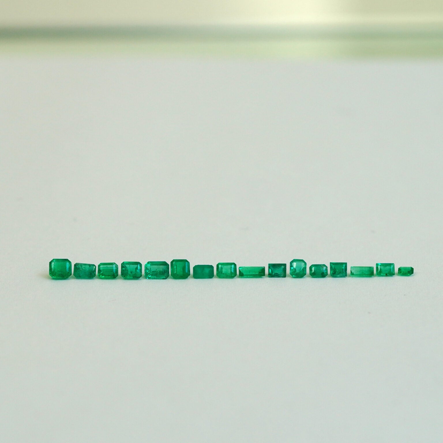 2,76 ct 16 esmeraldas de Muzo