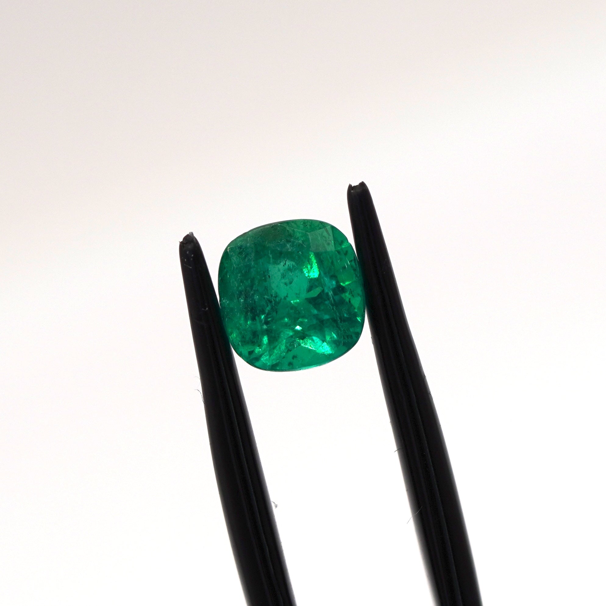 2,72 ct Chivor Cushion Cut