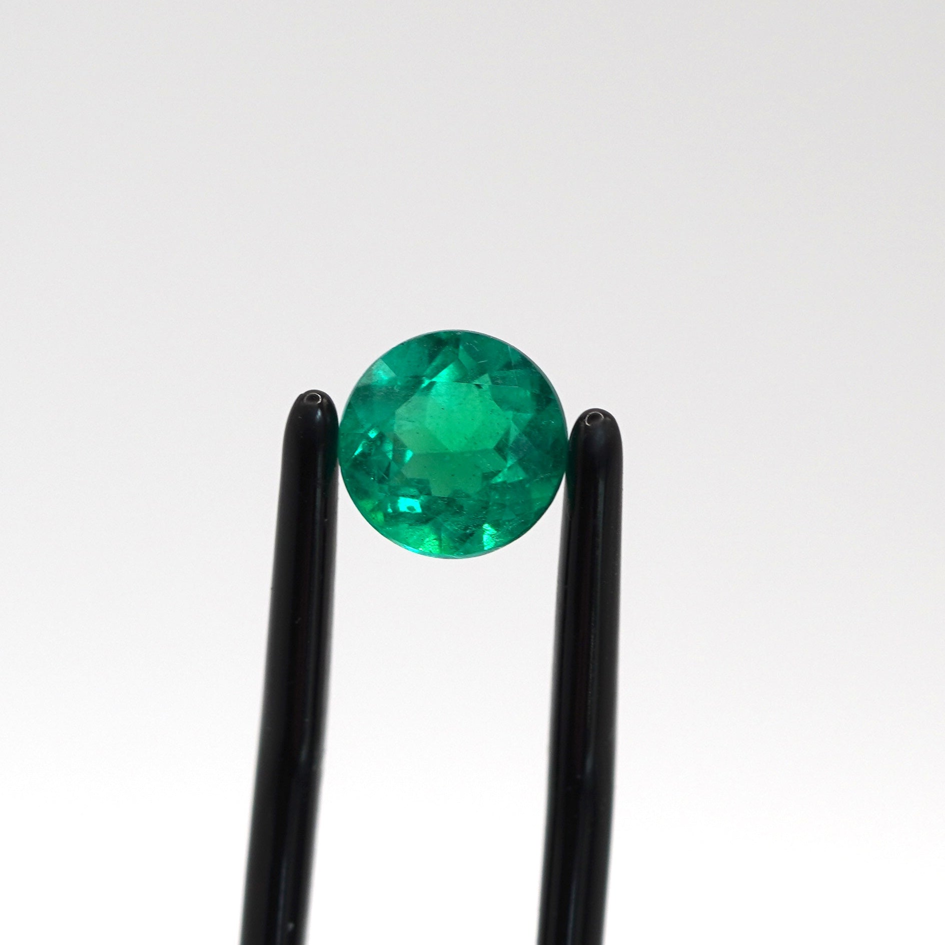 Muzo de corte redondo, 2,95 ct