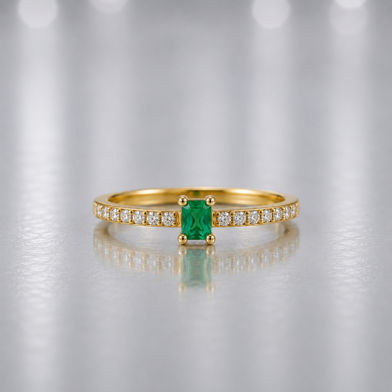 Anillo Resplandor Verde de Diamantes