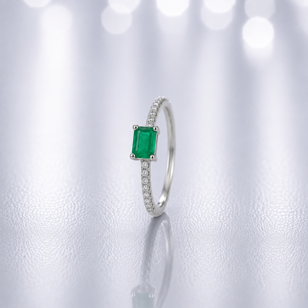 Anillo Herencia Real en Verde y Diamante