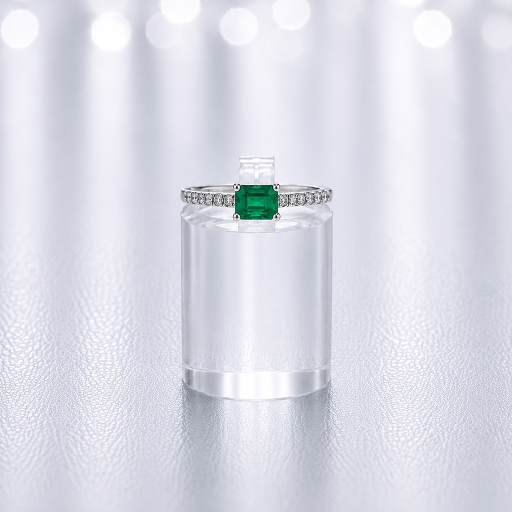 Anillo Herencia Real en Verde y Diamante