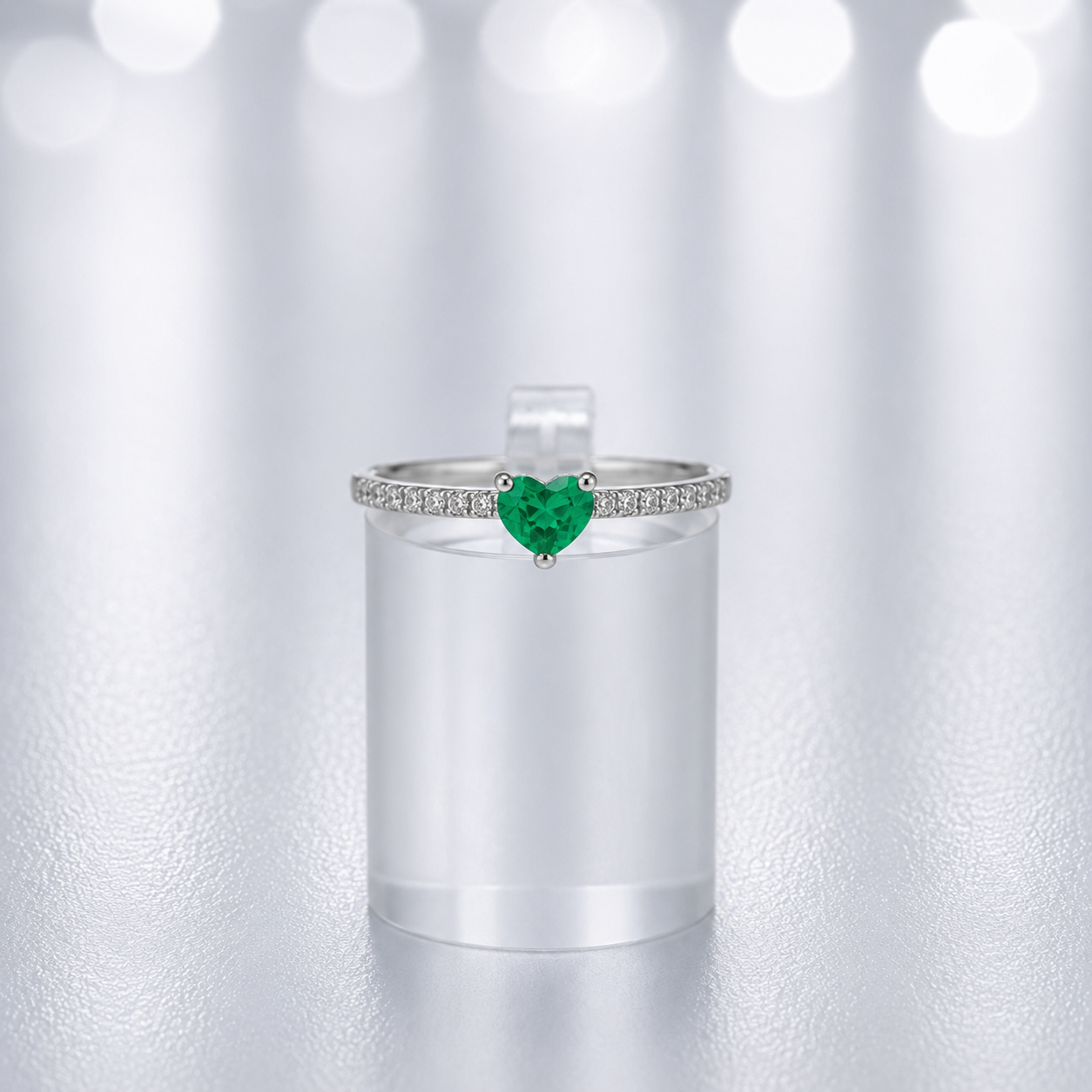 Anillo Corazón de Luz Esmeralda